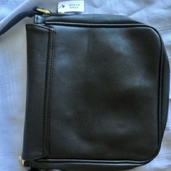 NWOT- Black Moda’s Crossbody Purse - Picture 4 of 8